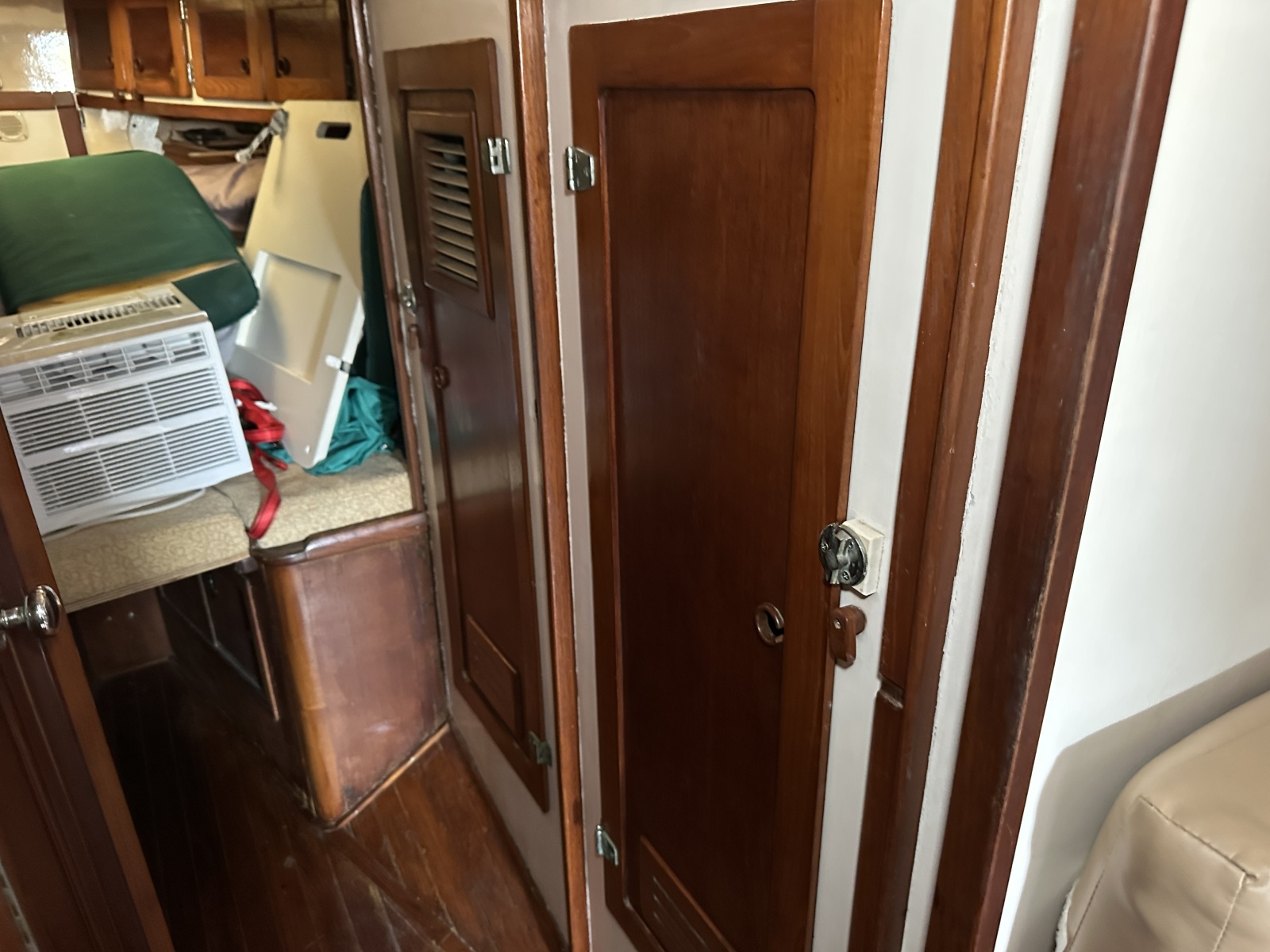 40' 1976 Valiant Valiant 40