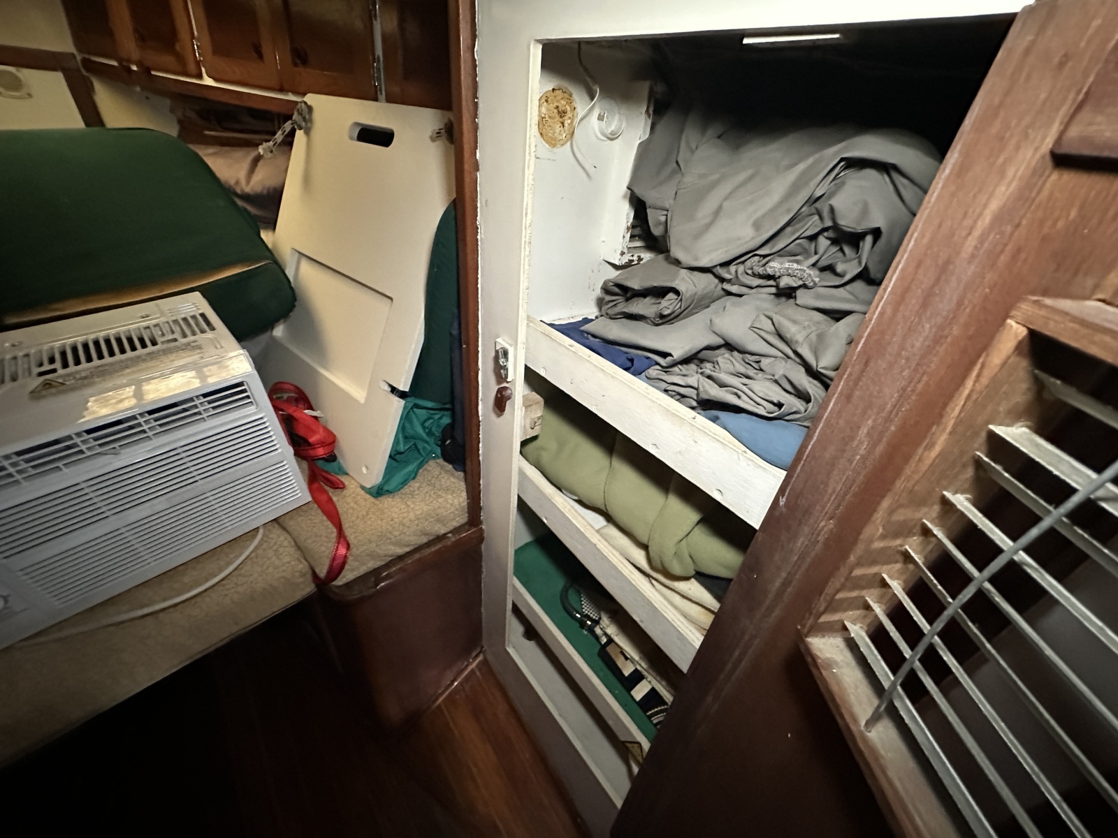 40' 1976 Valiant Valiant 40