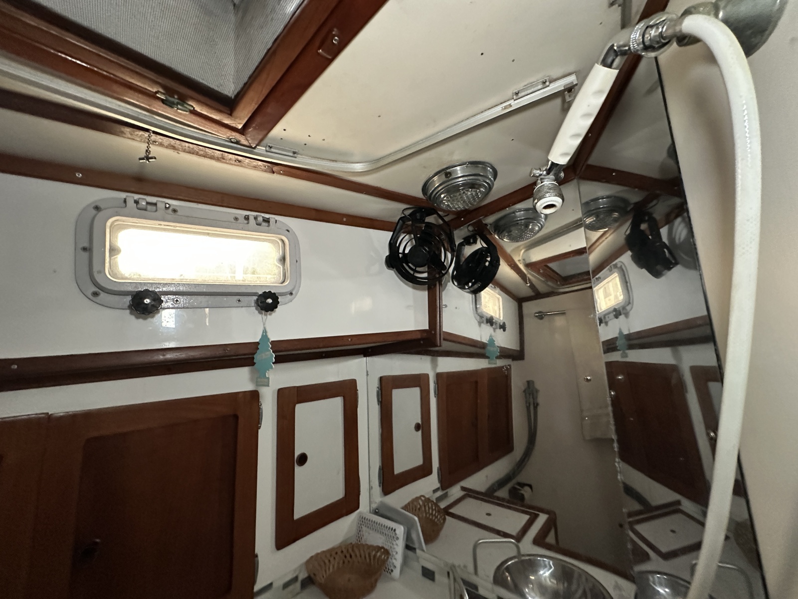 40' 1976 Valiant Valiant 40