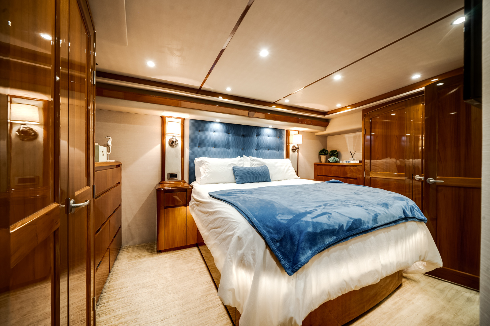 70' 2015 Viking 70 CV ENCLOSED BRIDGE