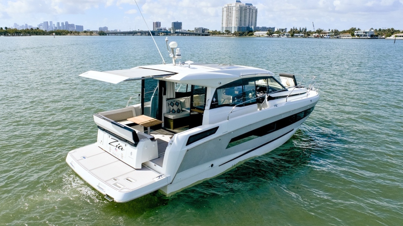 37' 2020 Jeanneau NC37