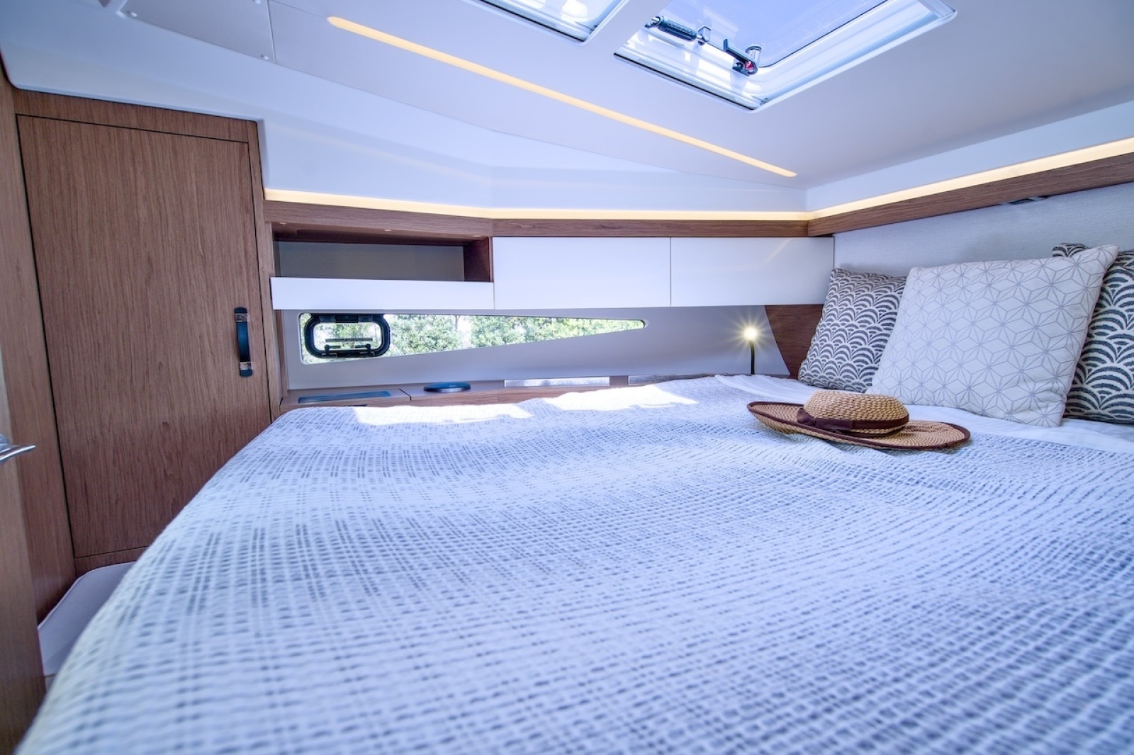 37' 2020 Jeanneau NC37