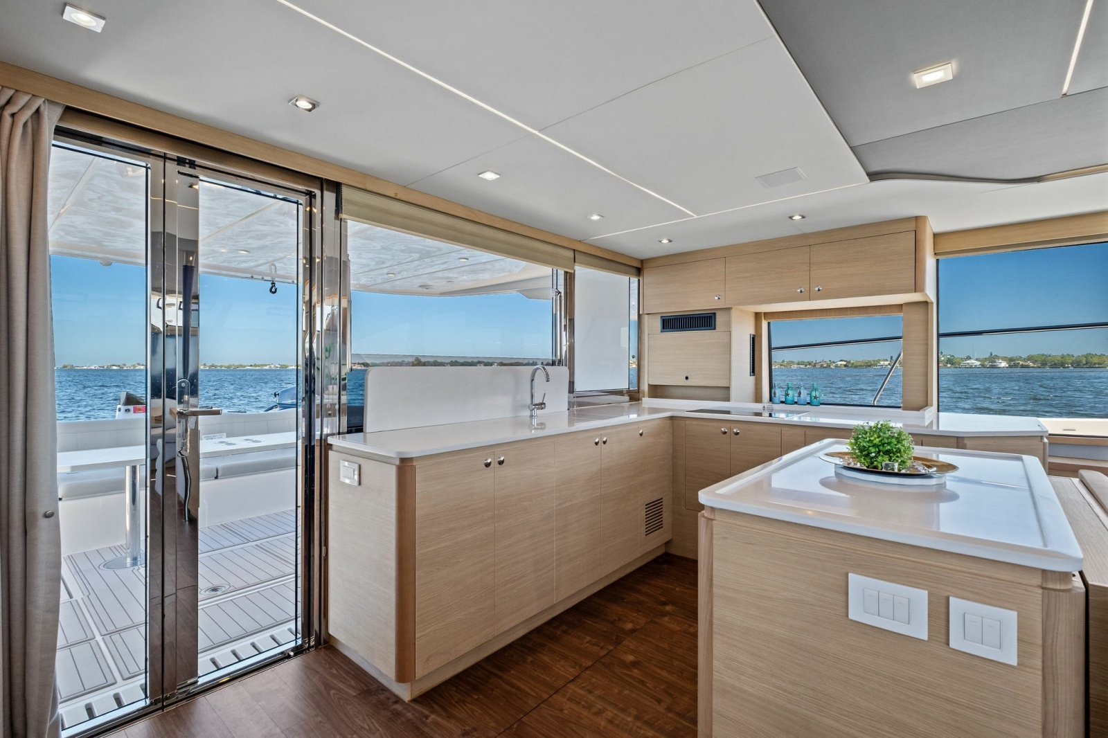 54' 2022 Aquila 54 Yacht