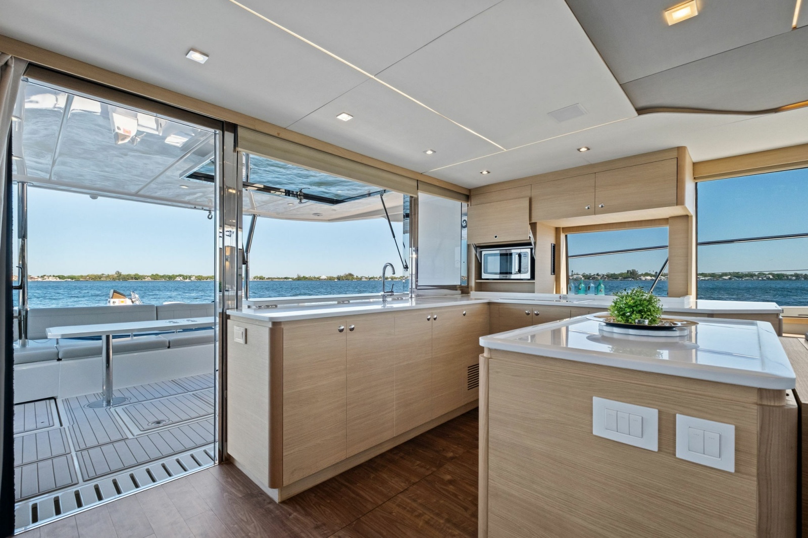 54' 2022 Aquila 54 Yacht