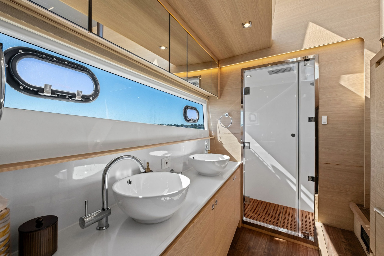 54' 2022 Aquila 54 Yacht