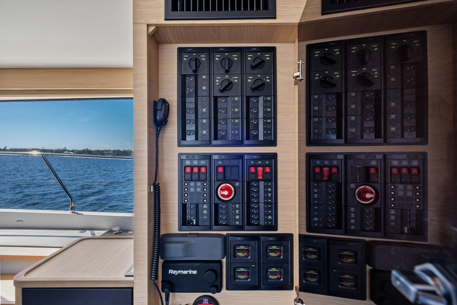 54' 2022 Aquila 54 Yacht