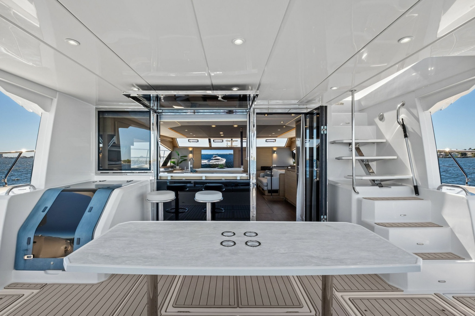 54' 2022 Aquila 54 Yacht