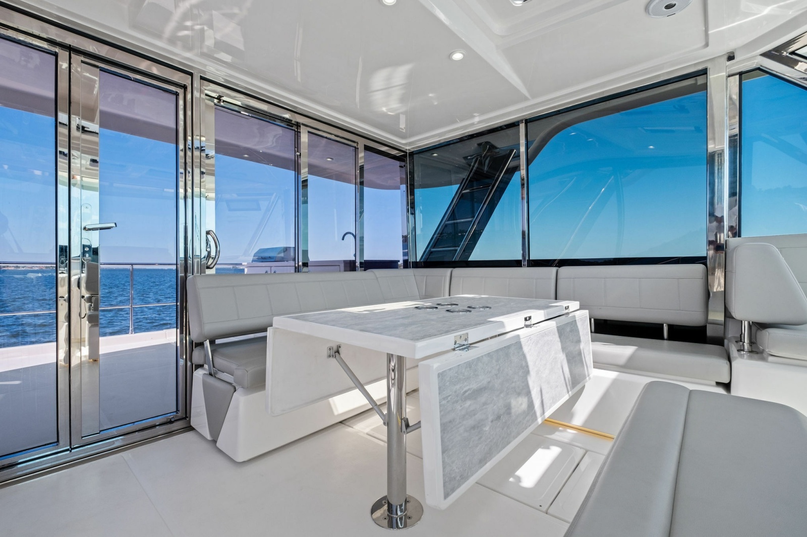 54' 2022 Aquila 54 Yacht