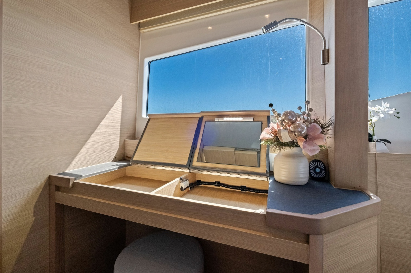 2022 54 Aquila Powercat 'Remarkable I'