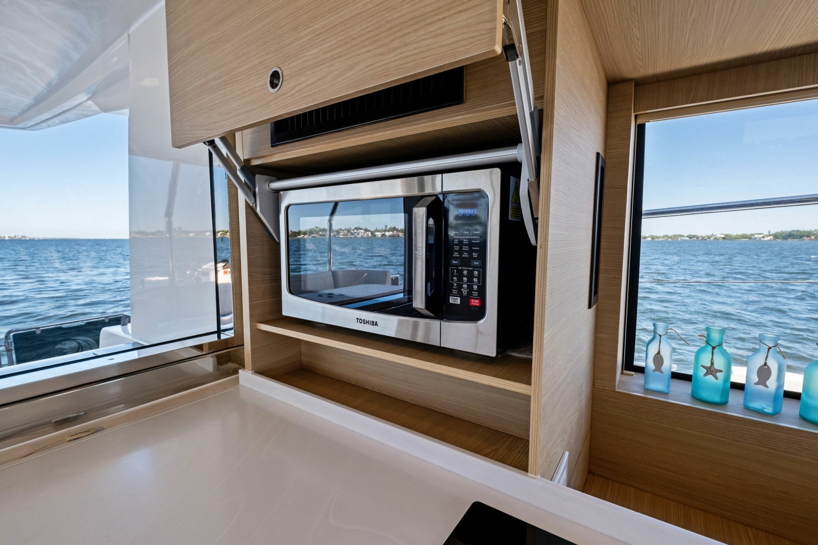 54' 2022 Aquila 54 Yacht