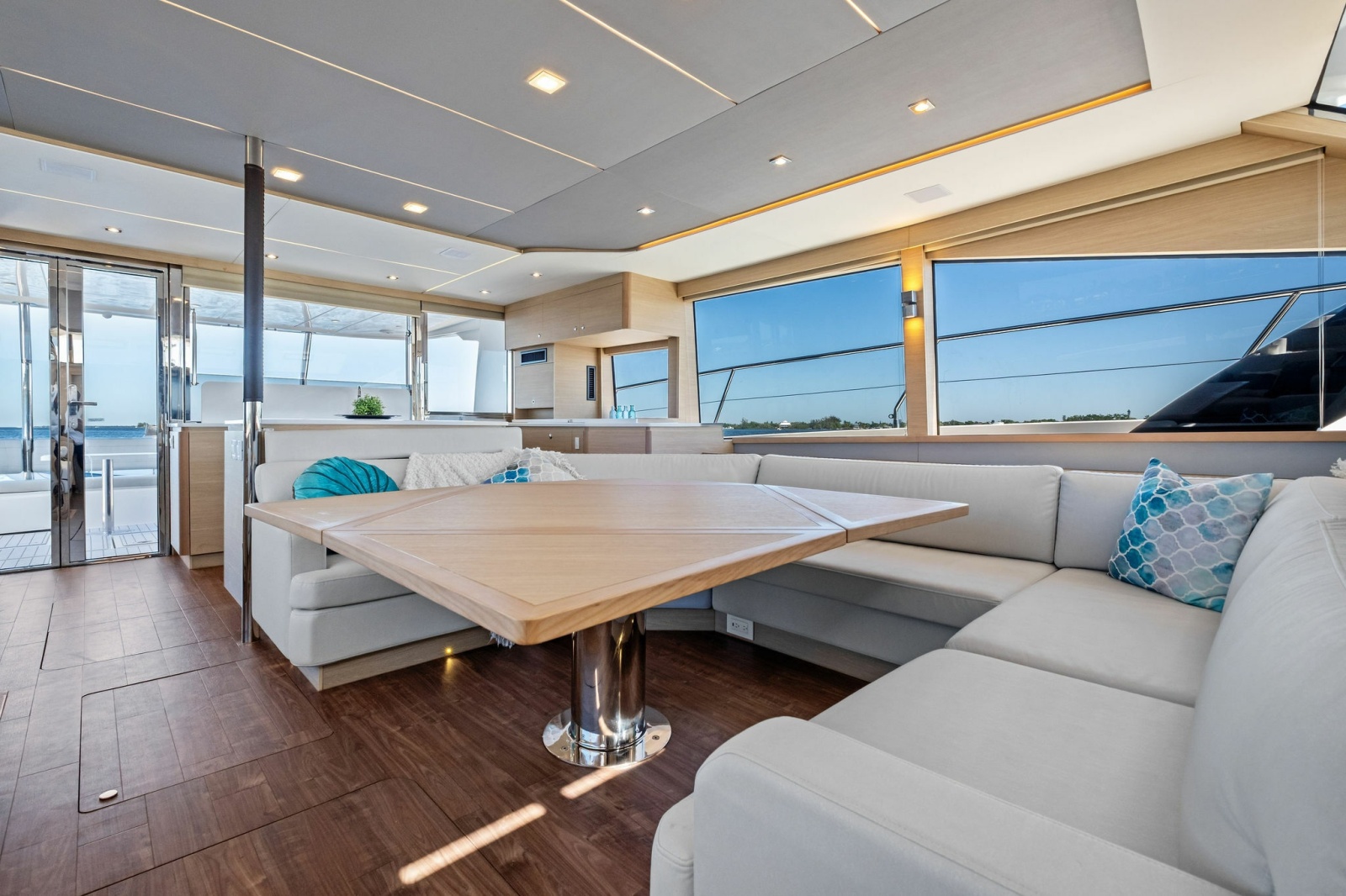 54' 2022 Aquila 54 Yacht