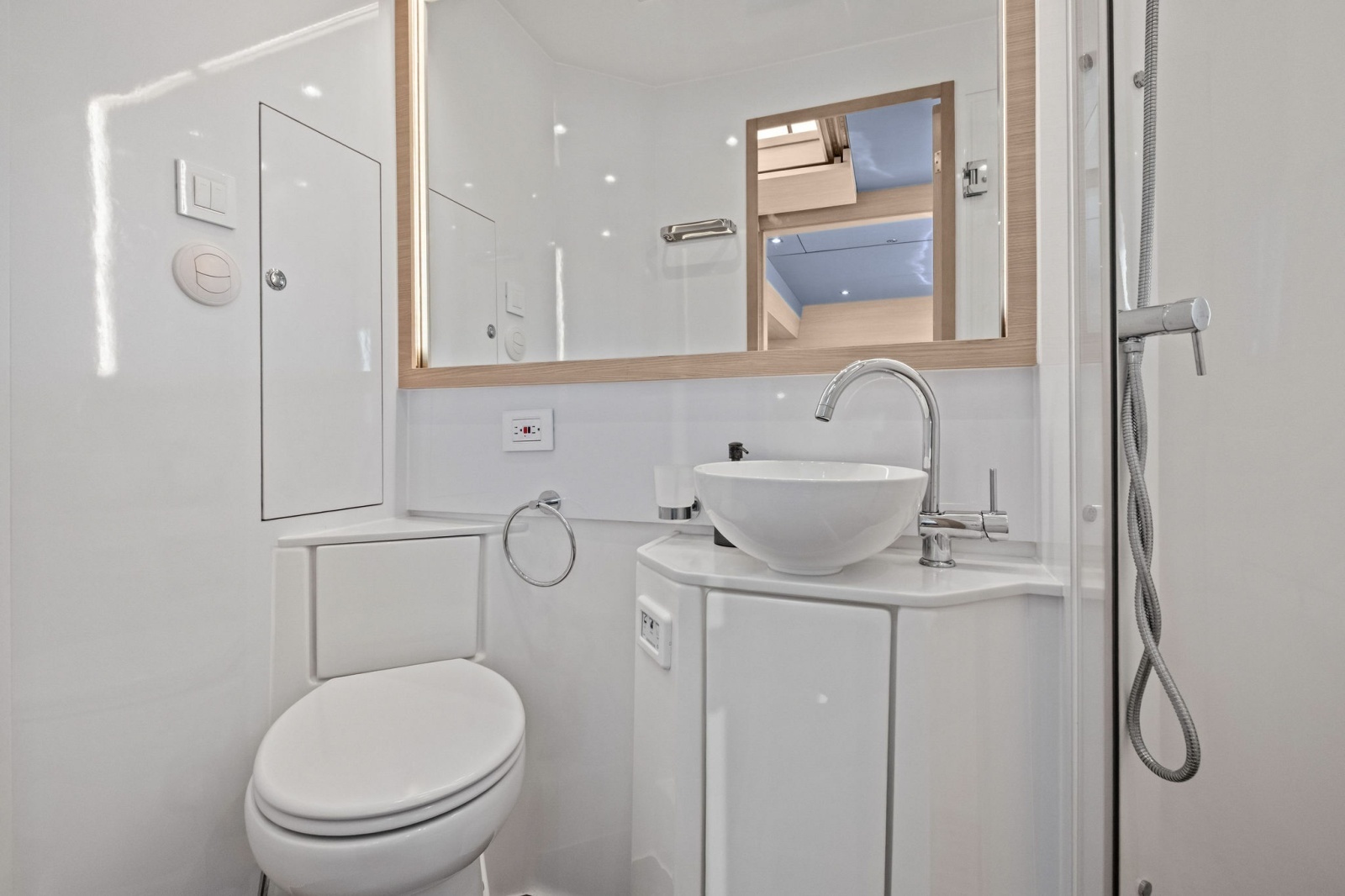 2022 54 Aquila Powercat 'Remarkable I'