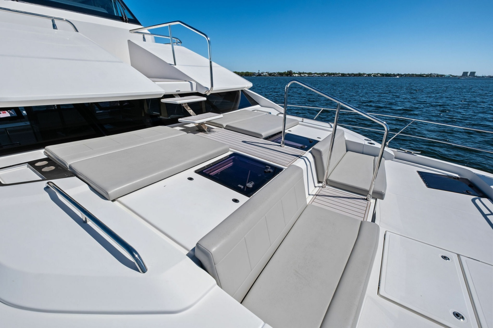 54' 2022 Aquila 54 Yacht
