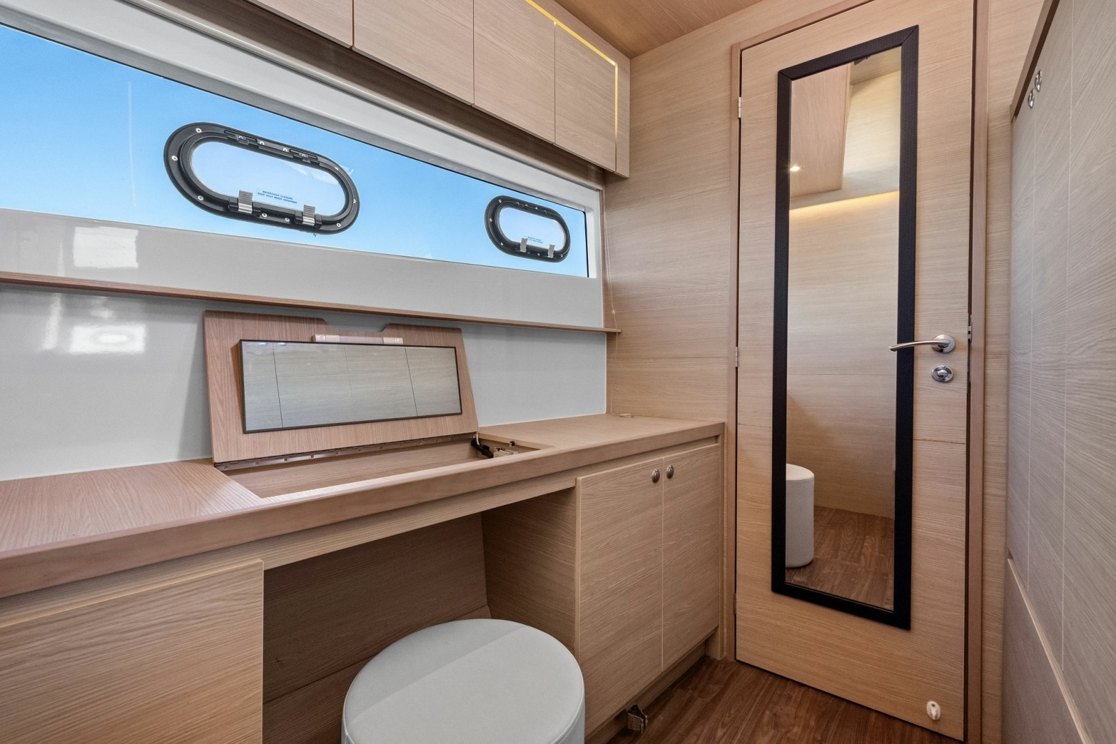 2022 54 Aquila Powercat 'Remarkable I'