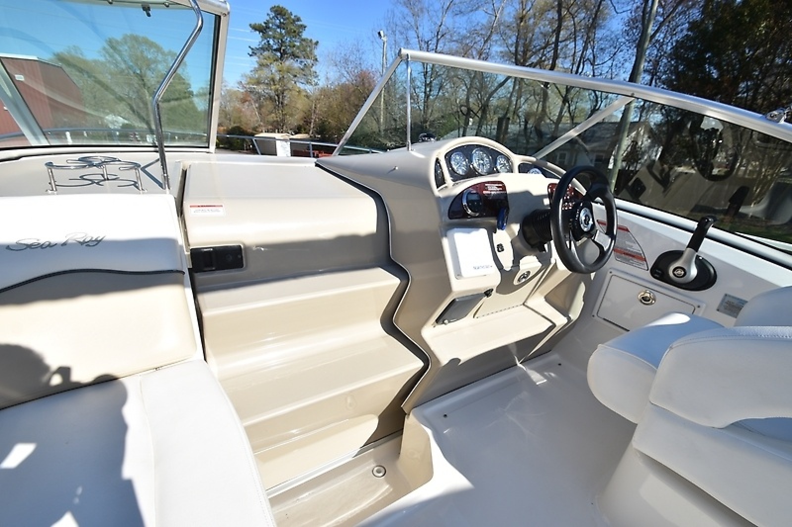 26' 2008 Sea Ray Sundancer 260