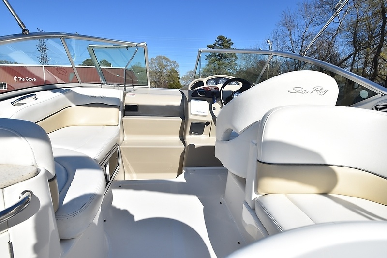 26' 2008 Sea Ray Sundancer 260