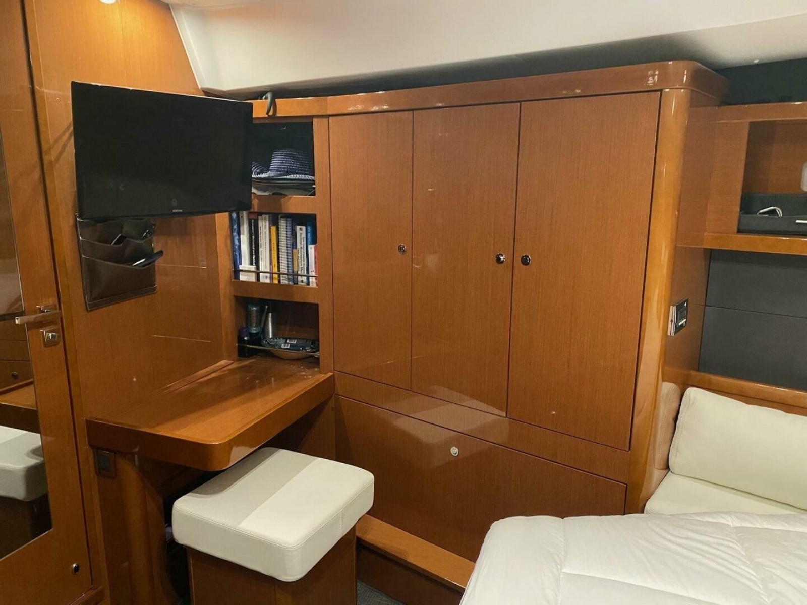 Blue Pearl 60ft Beneteau Yacht For Sale