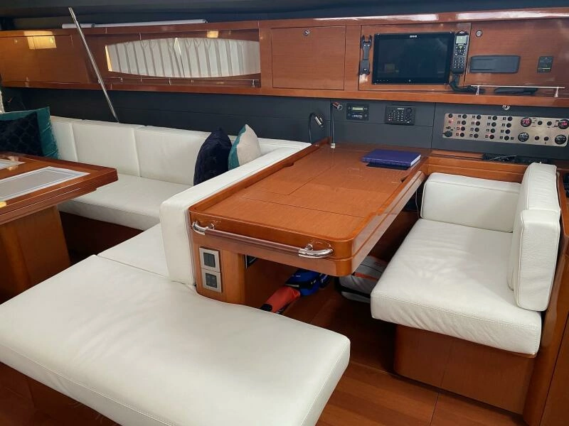 Blue Pearl 60ft Beneteau Yacht For Sale