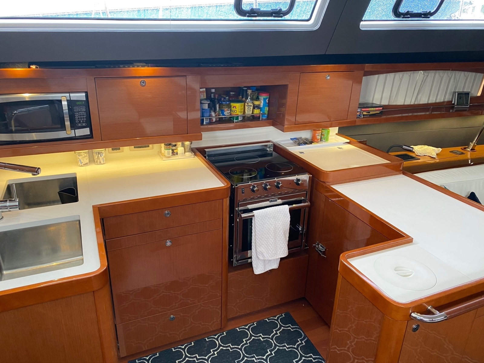 2016 Beneteau Oceanis 60