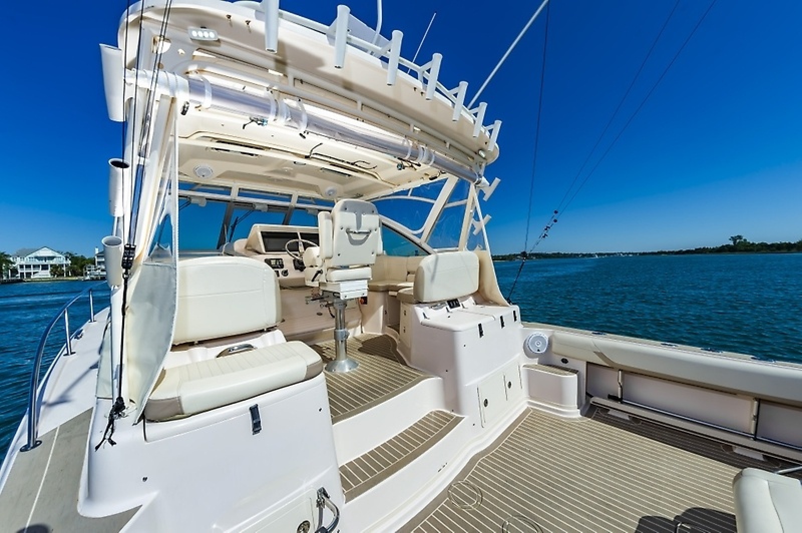 37' 2014 Grady-White Express 370