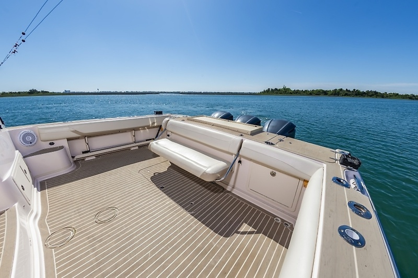 37' 2014 Grady-White Express 370