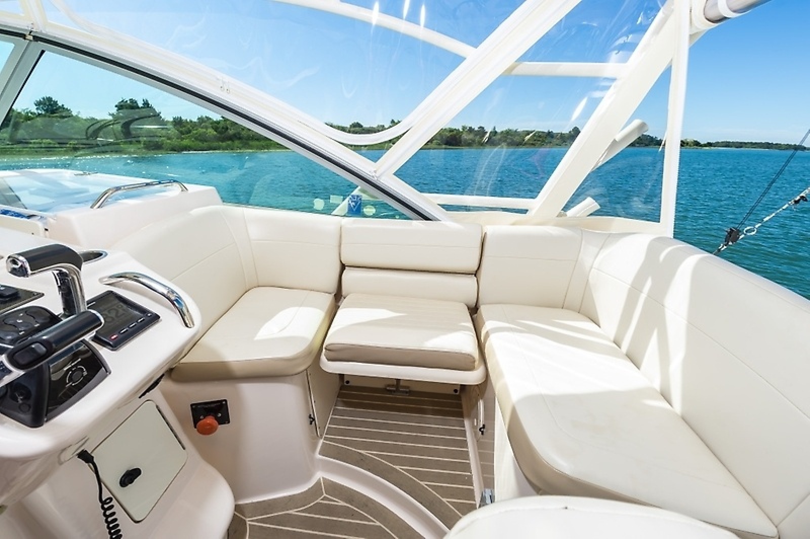 37' 2014 Grady-White Express 370