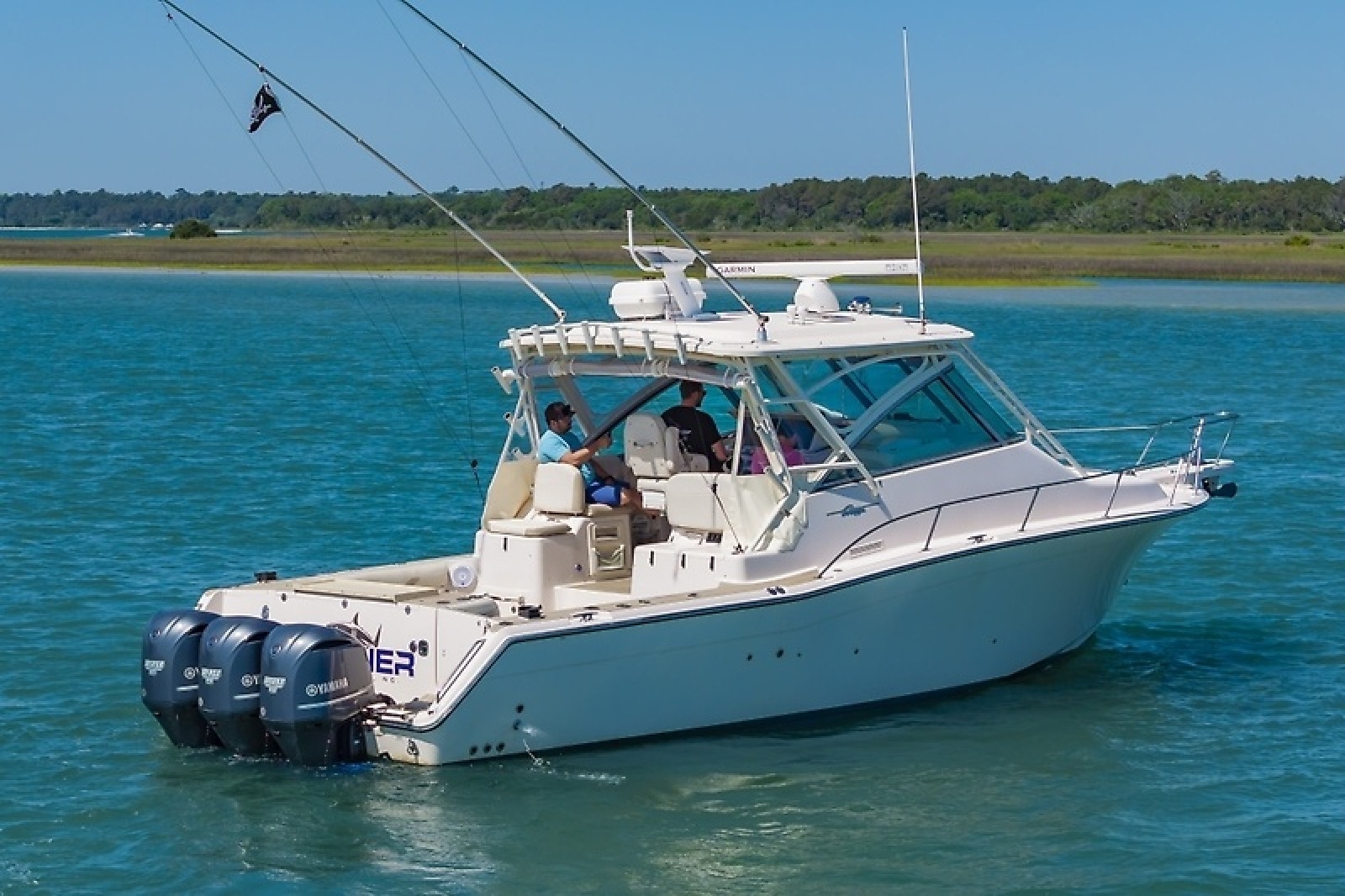 37' 2014 Grady-White Express 370