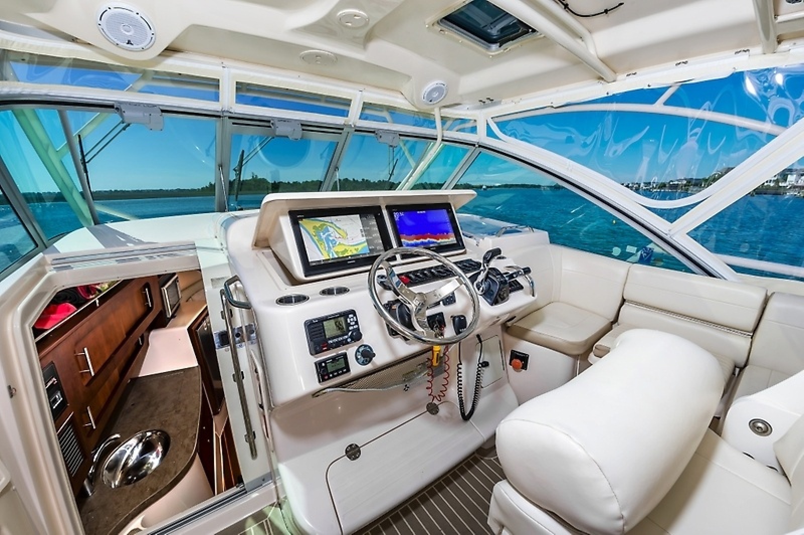 37' 2014 Grady-White Express 370