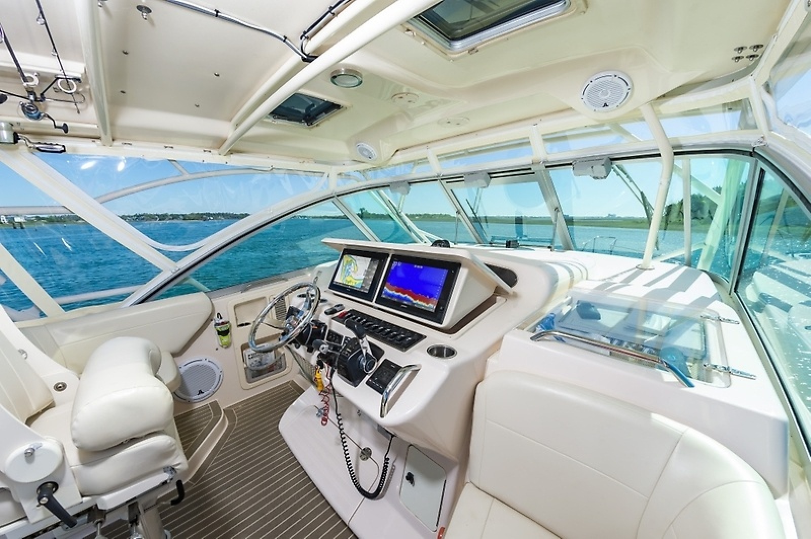 37' 2014 Grady-White Express 370