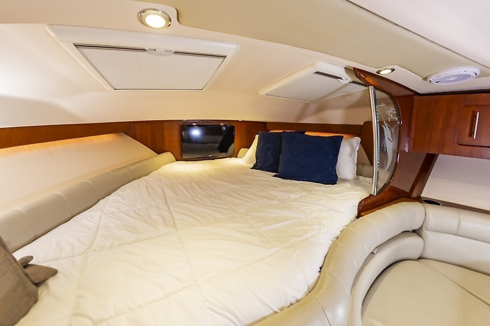 37' 2014 Grady-White Express 370