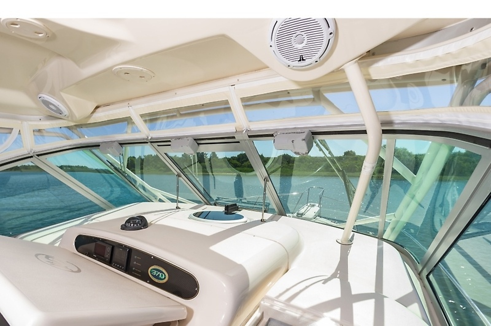 37' 2014 Grady-White Express 370