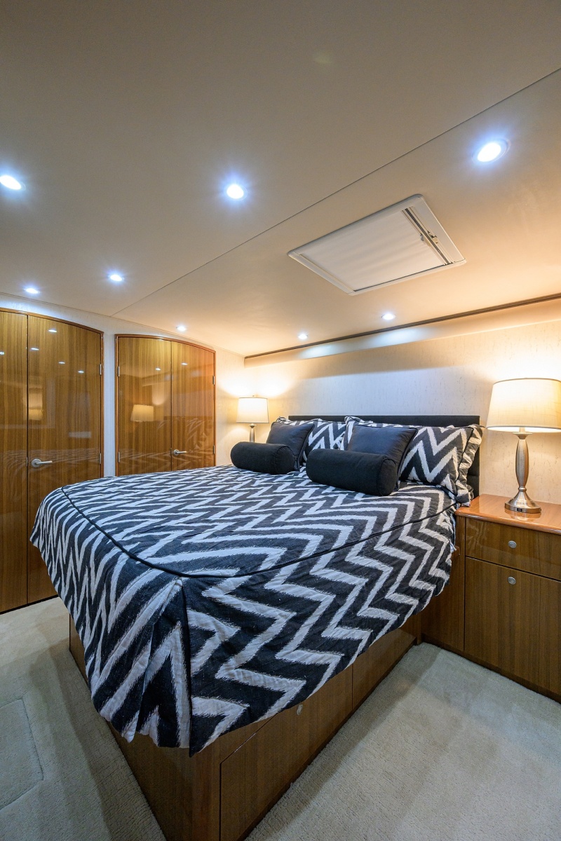 68' 2008 Viking 68 Convertible