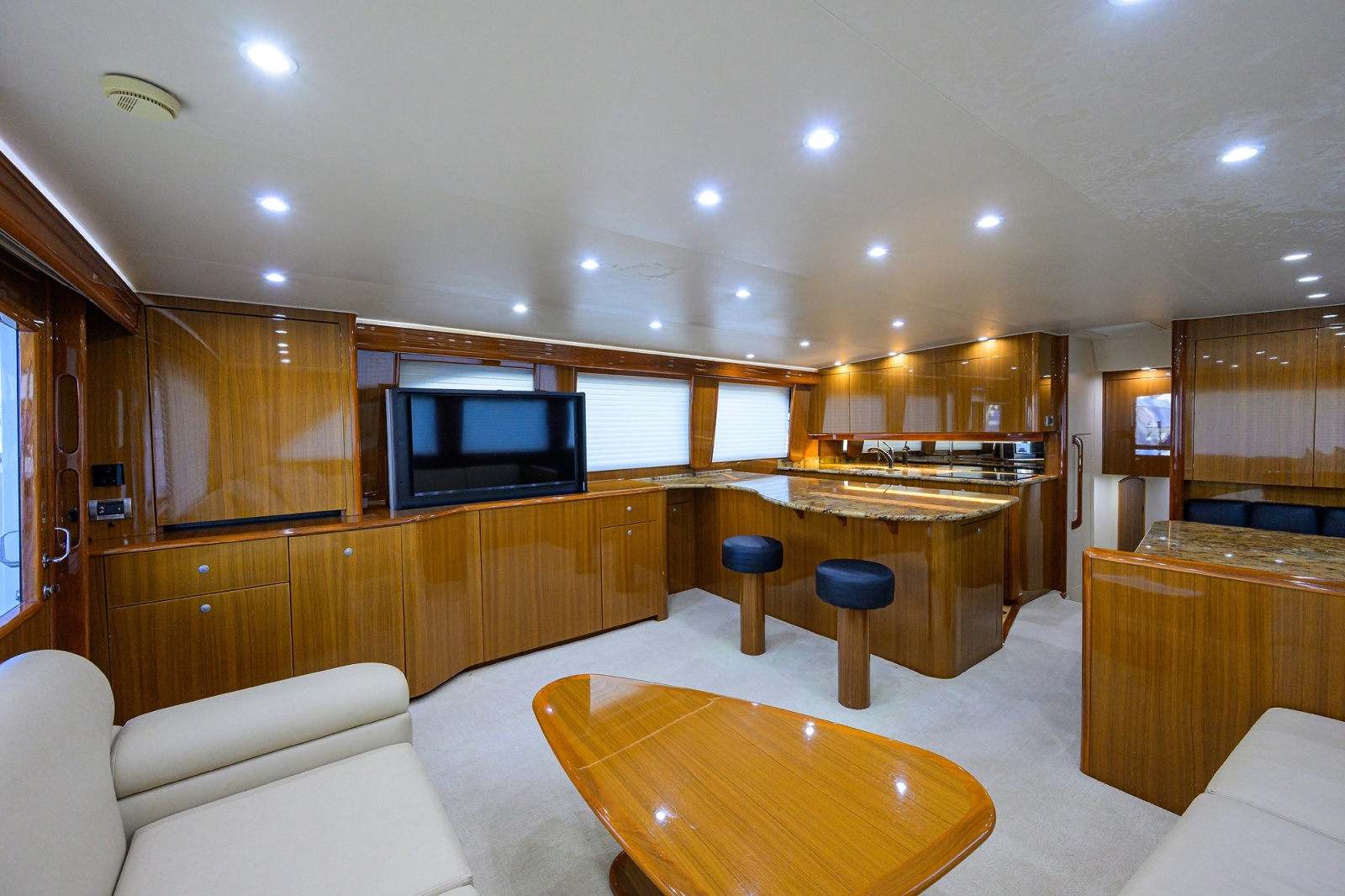 68' 2008 Viking 68 Convertible