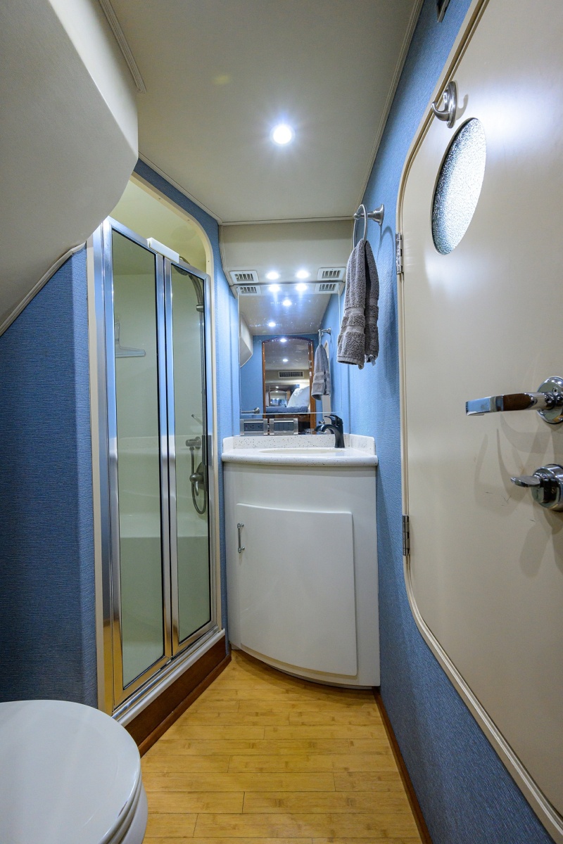 68' 2008 Viking 68 Convertible