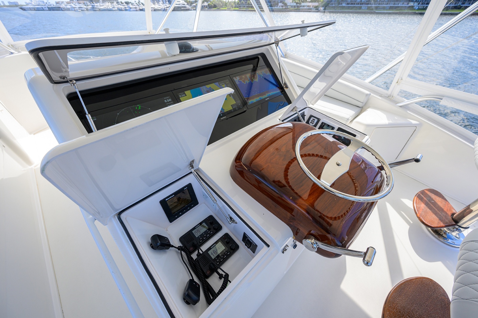 68' 2008 Viking 68 Convertible