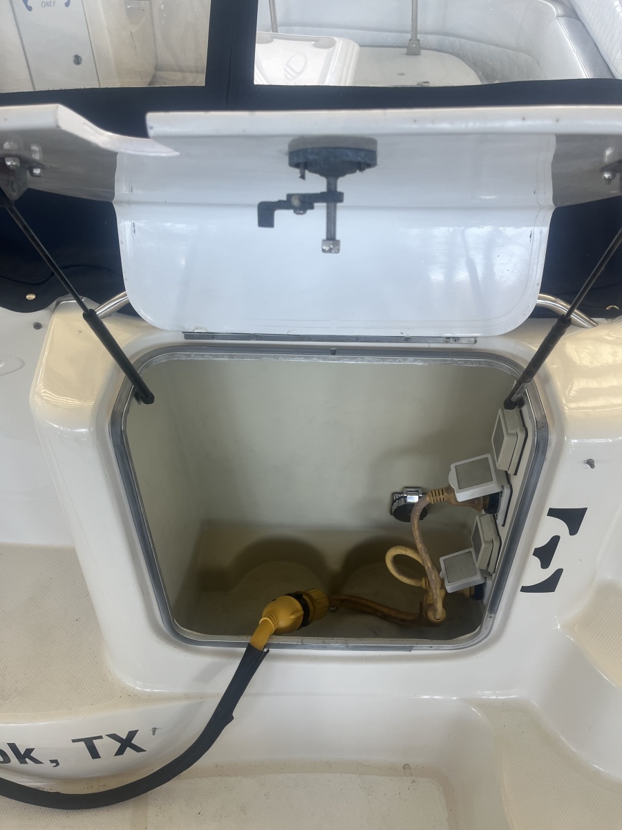 41' 1999 Maxum 4100 SCR