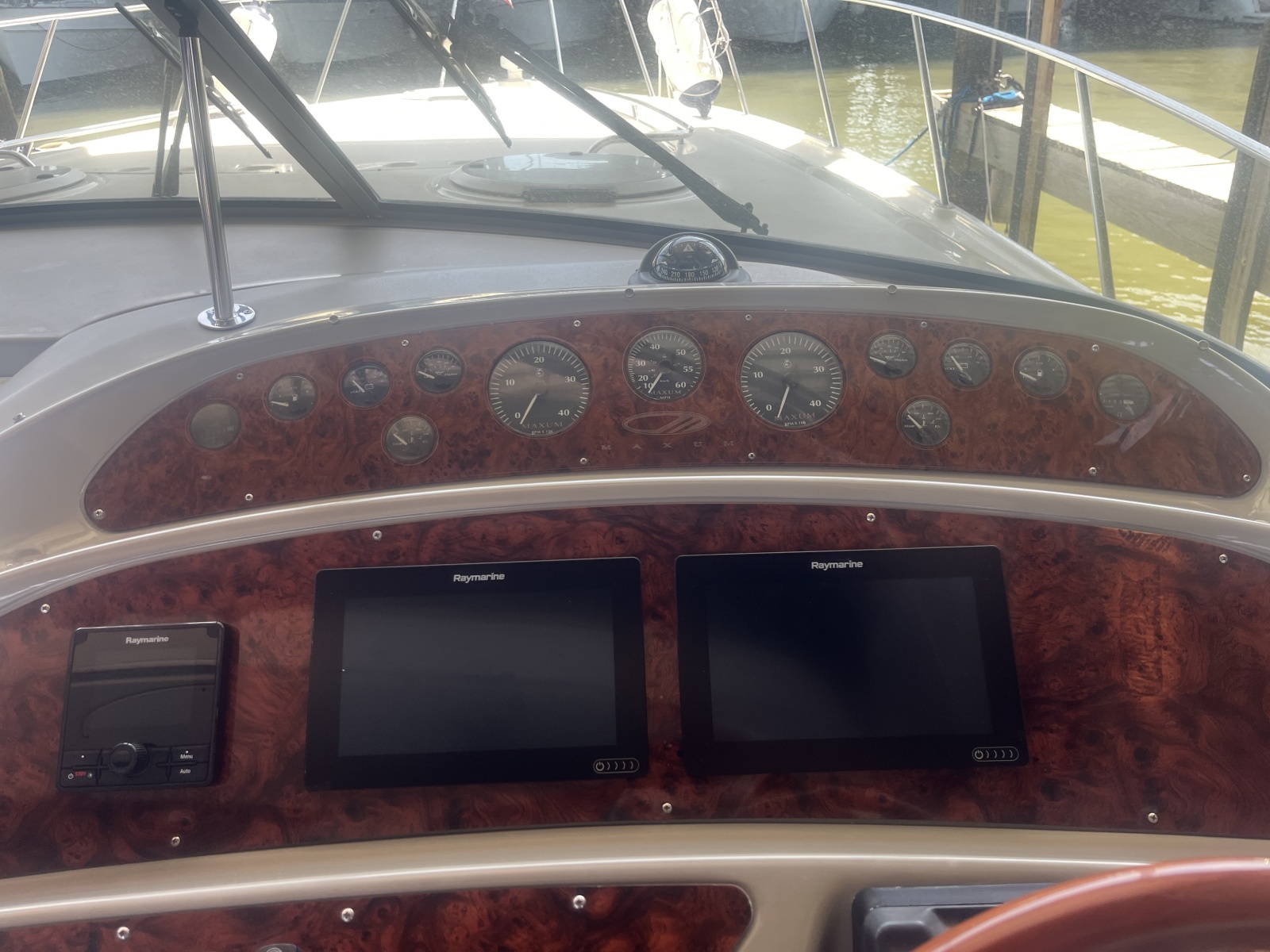 41' 1999 Maxum 4100 SCR