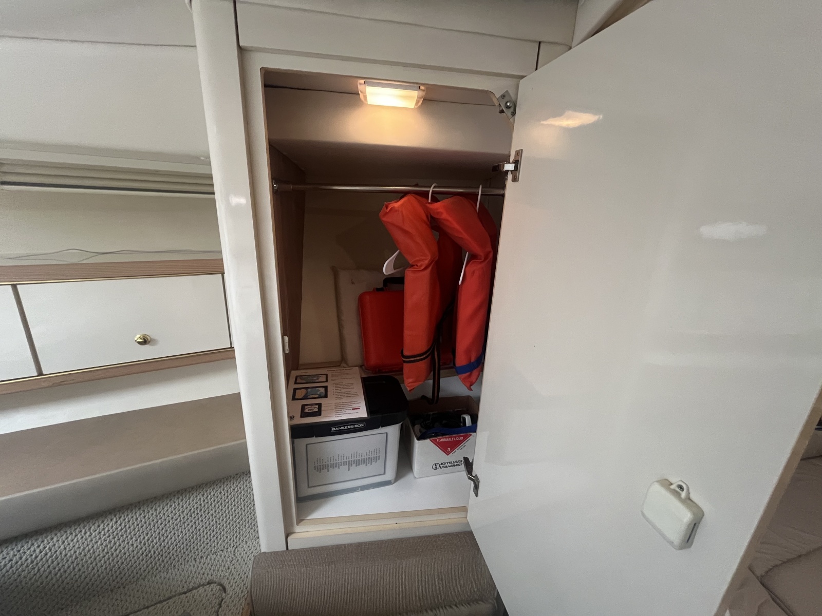 41' 1999 Maxum 4100 SCR