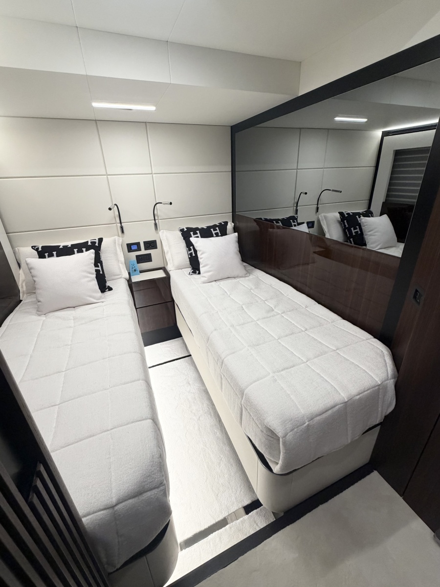 66' 2026 Astondoa 66 Flybridge