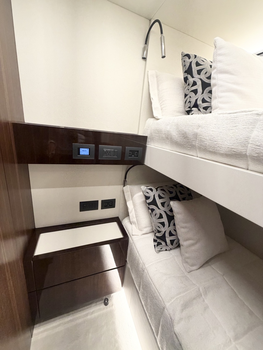 66' 2026 Astondoa 66 Flybridge