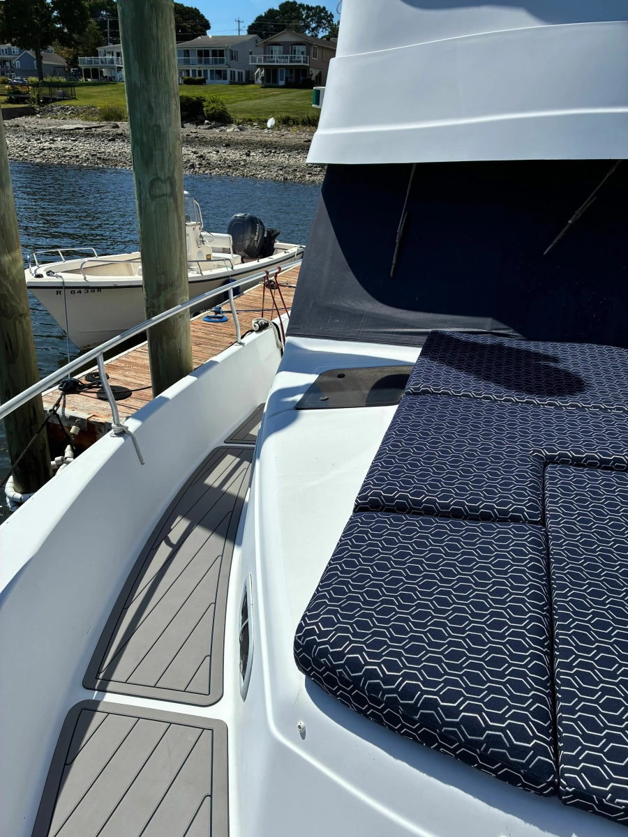 1998 Mainship 350 Trawler