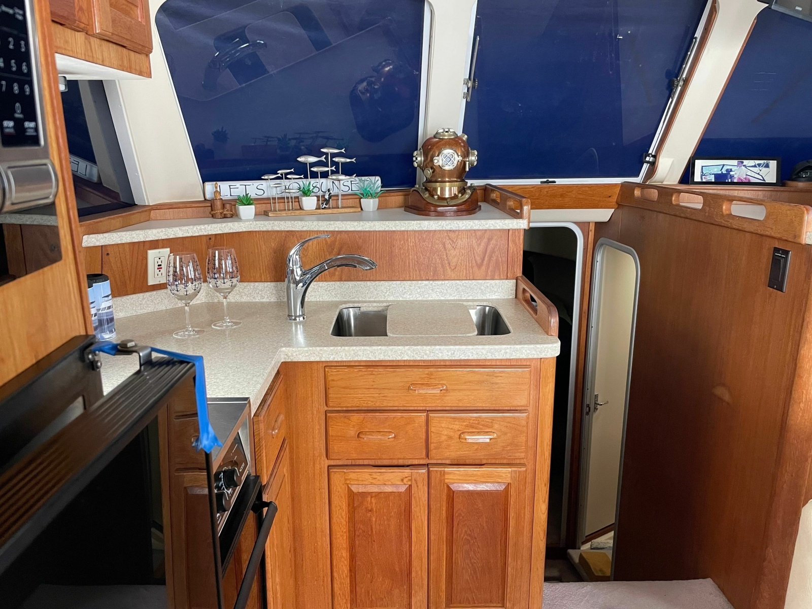 1998 Mainship 350 Trawler