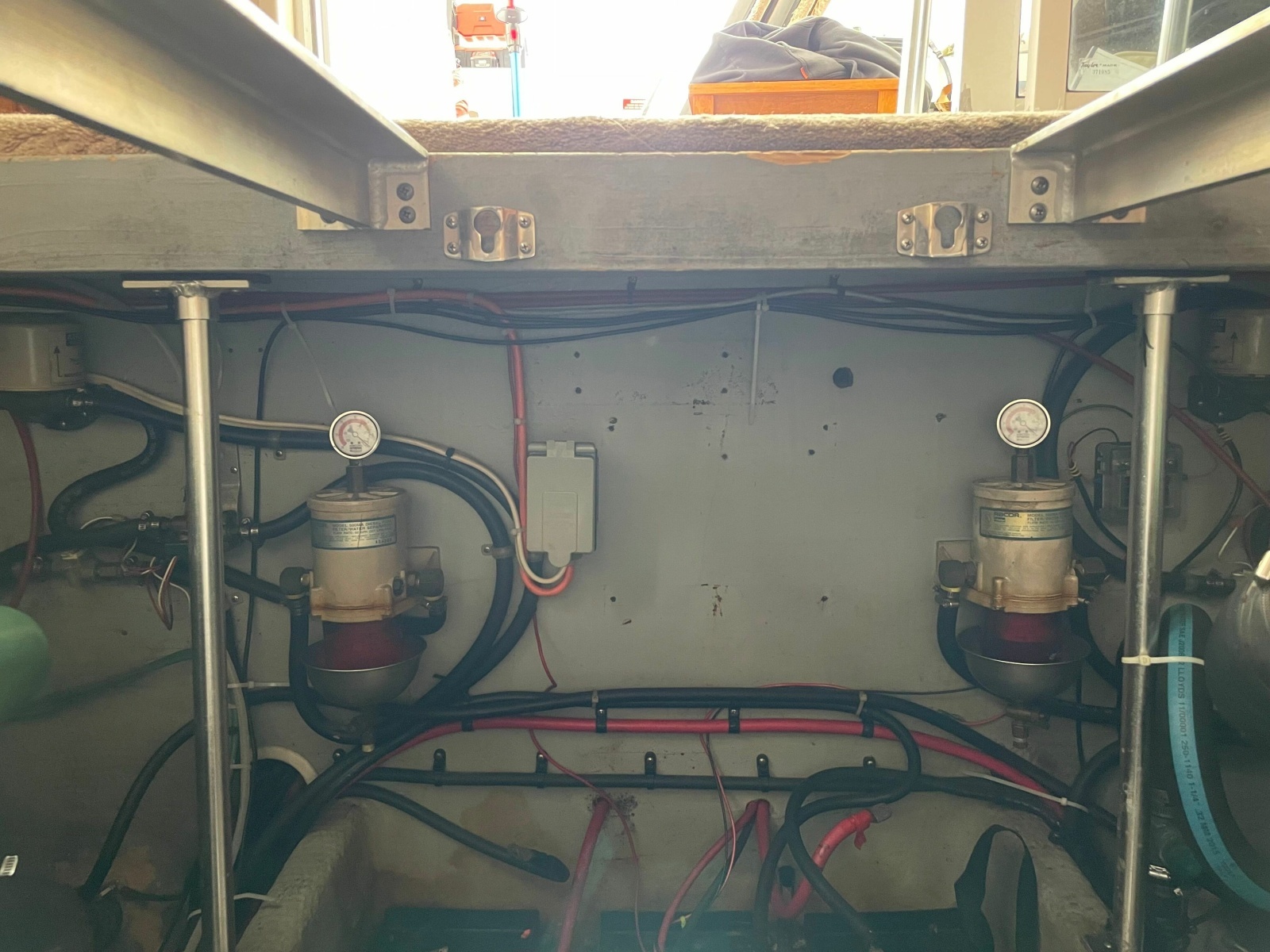 1998 Mainship 350 Trawler