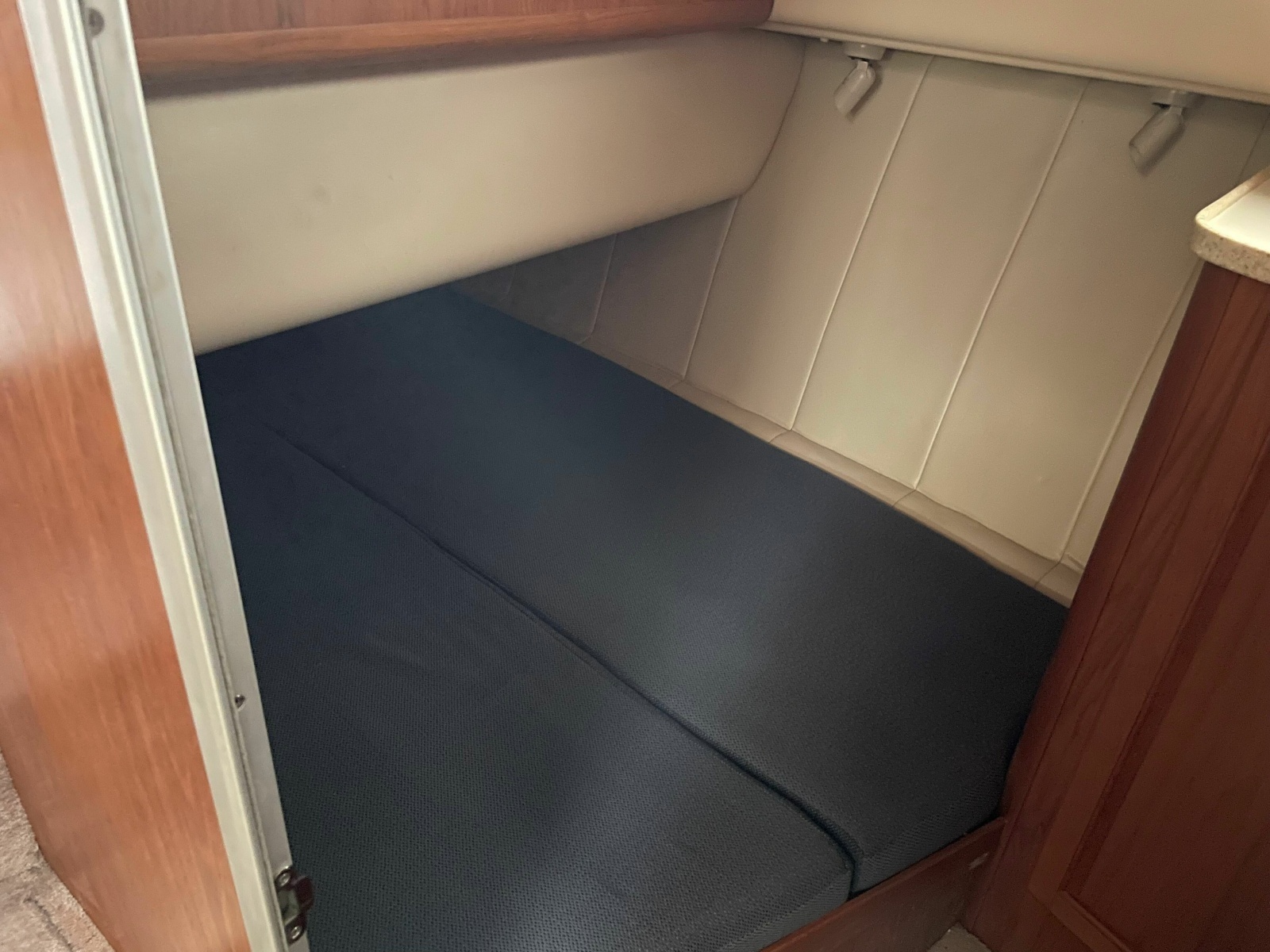 1998 Mainship 350 Trawler