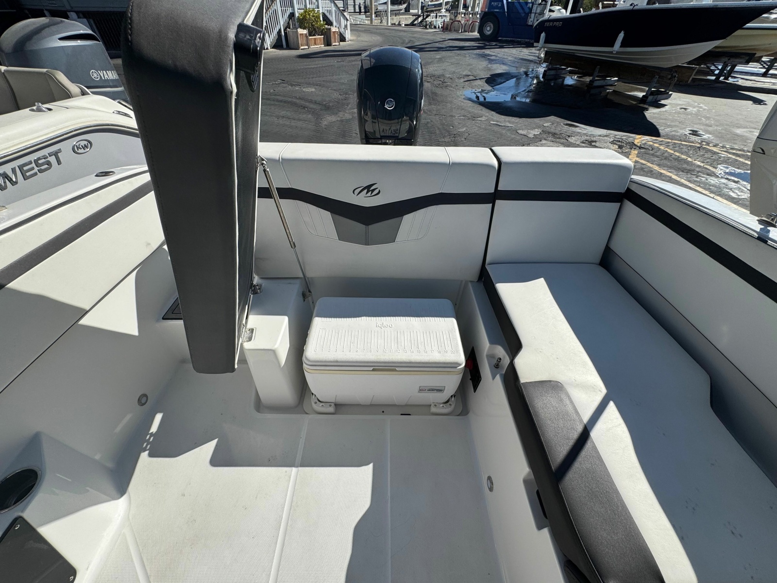 20' 2020 Monterey M-205