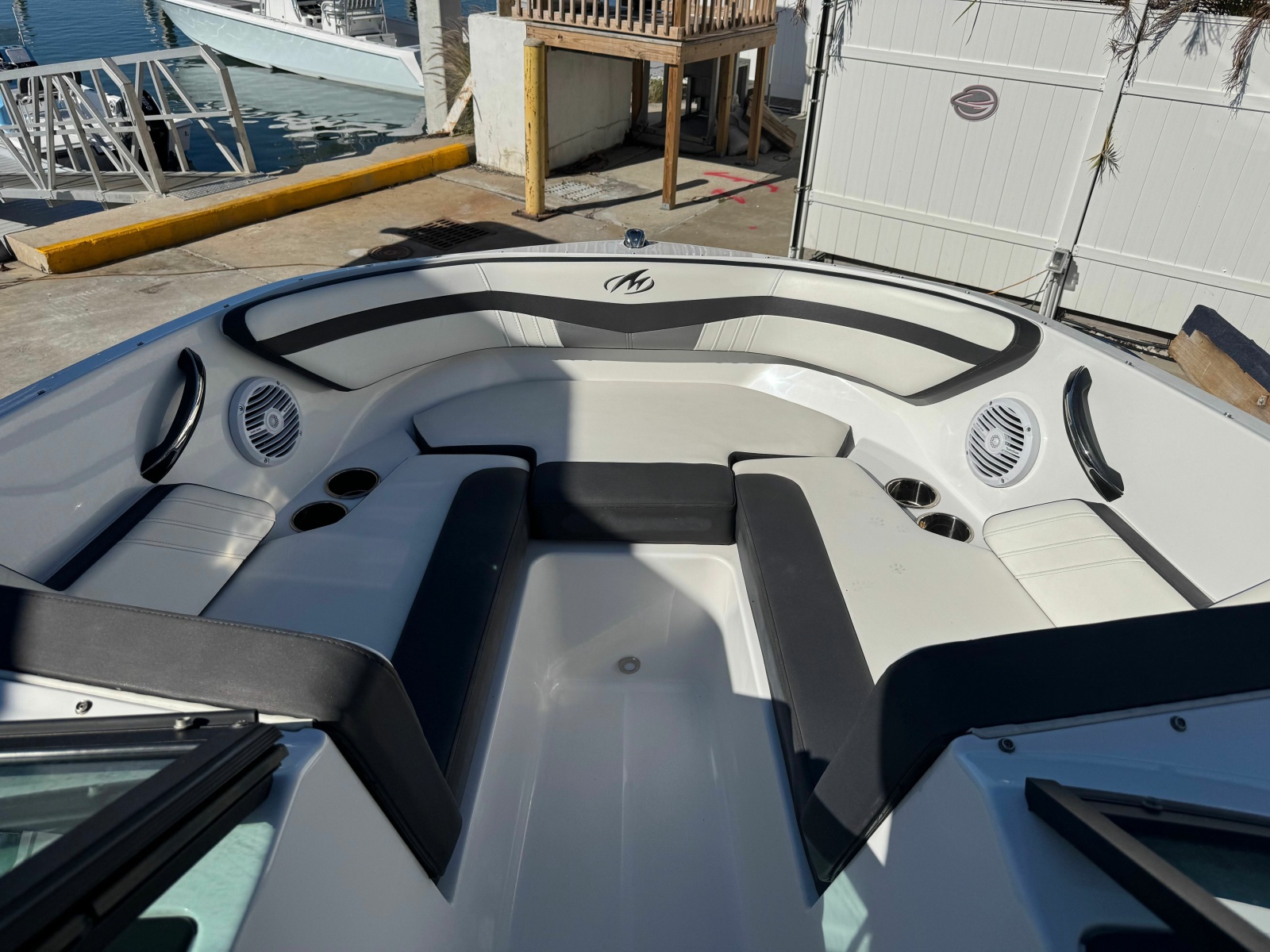 20' 2020 Monterey M-205