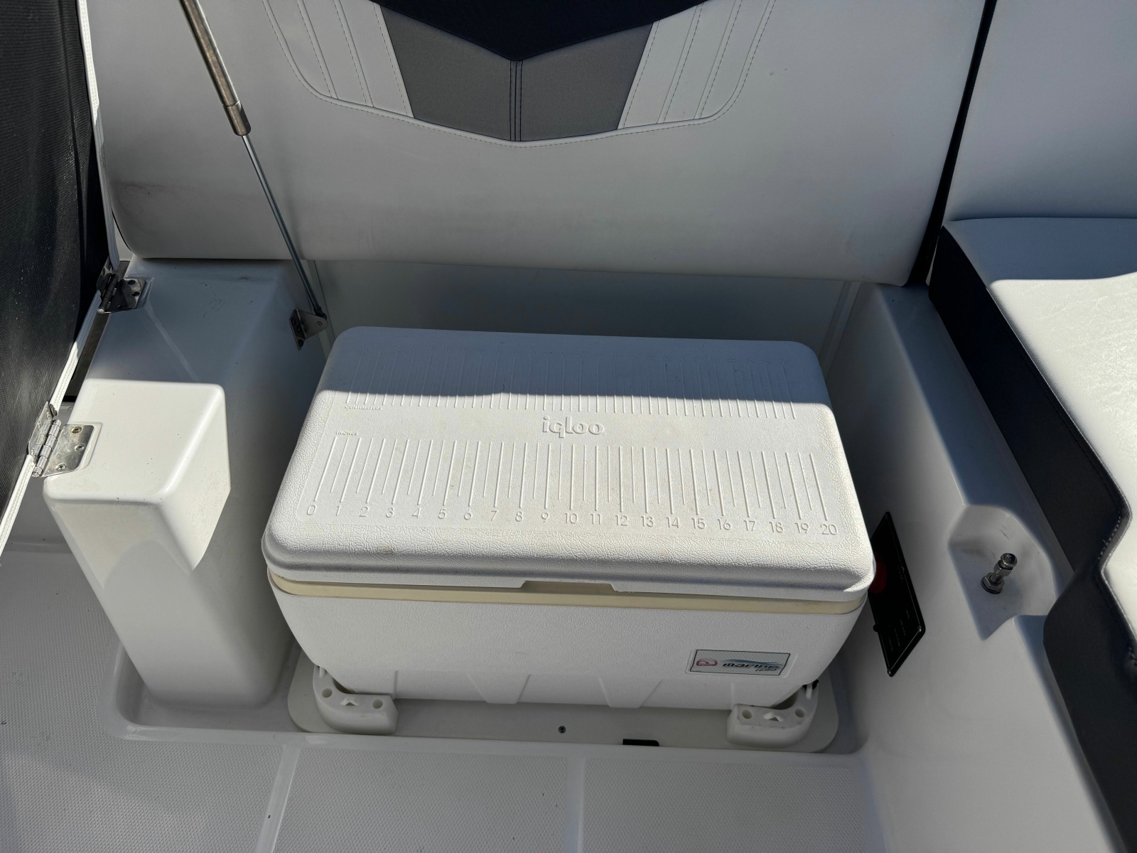 20' 2020 Monterey M-205