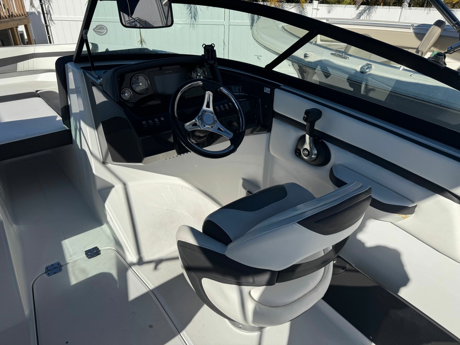 20' 2020 Monterey M-205