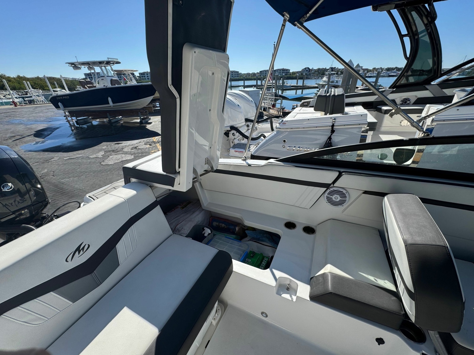 20' 2020 Monterey M-205