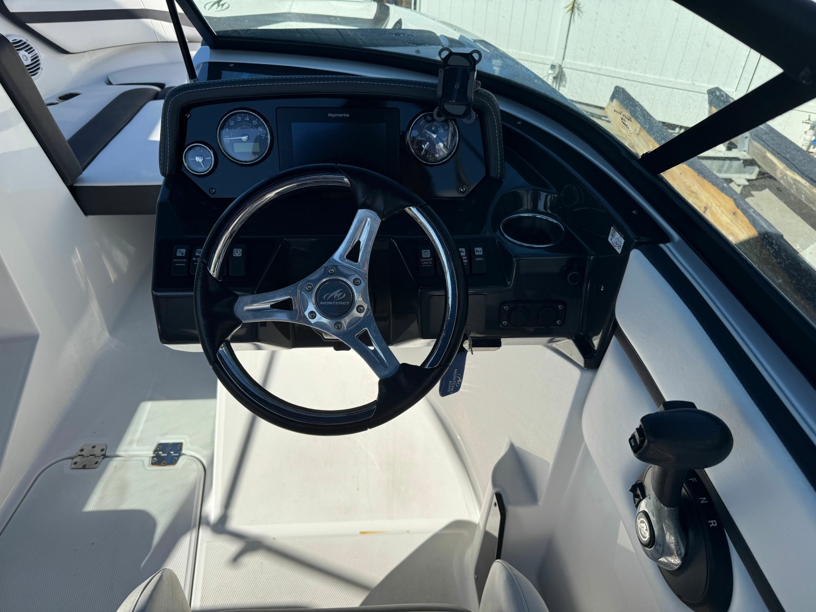 20' 2020 Monterey M-205